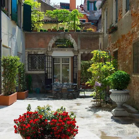 Savoia E Jolanda Apartments Venice Room photo